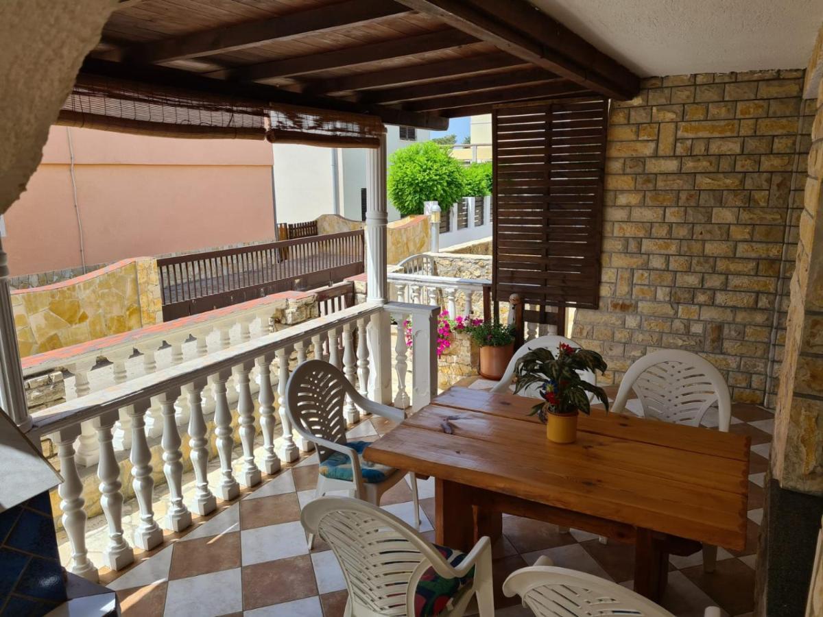 Apartments Tuka Near The Beach Vir Ngoại thất bức ảnh